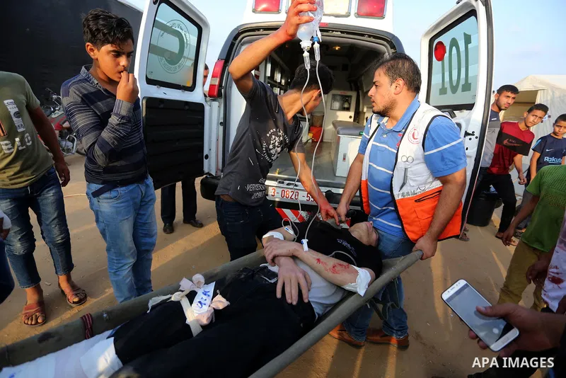 A Palestinian protester who was wounded during clashes with Israeli froces at the Israel-Gaza border, is carried on stretcher, in Khan Younis in the southern Gaza Strip on October 19, 2018. Photo by Ashraf Amra