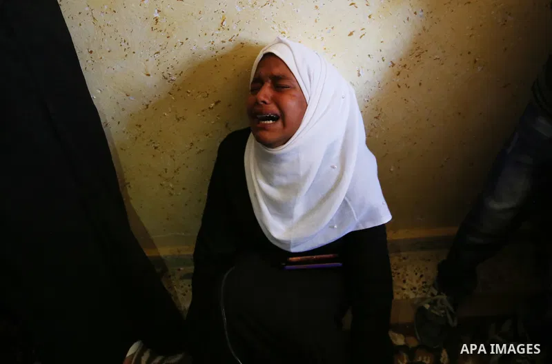 A relative of Palestinian Yahya el-Hassanat, 37, who was shot dead by Israeli troops during clashes in tents protest where Palestinian demand rights to return to their homeland at Israel-Gaza border, mourns during his fu...