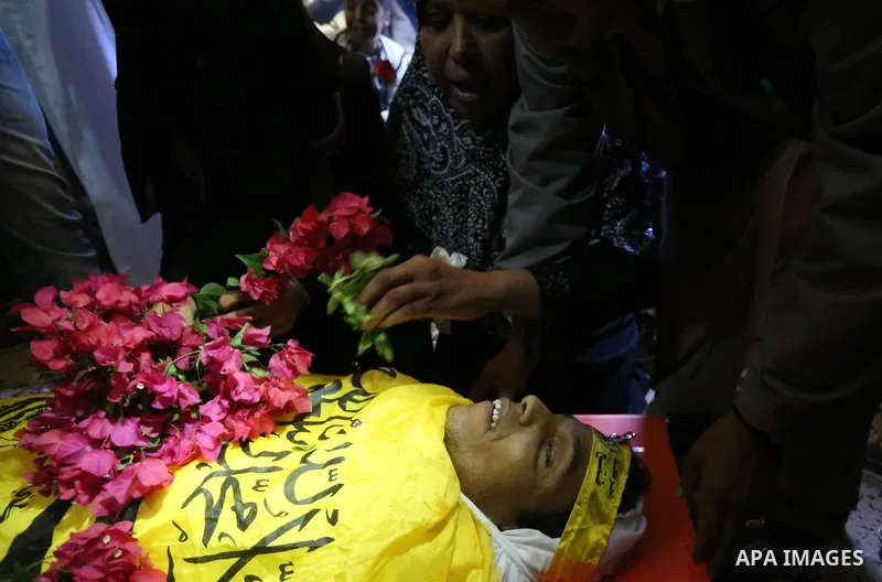 Mourners carry the body of Palestinian Yahya el-Hassanat, 37, who was shot dead by Israeli troops during clashes in tents protest where Palestinian demand rights to return to their homeland at Israel-Gaza border, during...