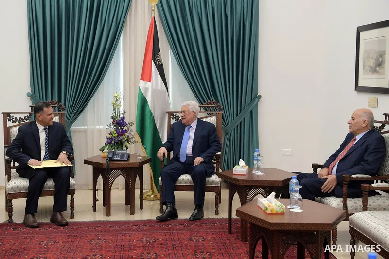 Palestinian President Mahmoud Abbas meets with the envoy of Sultan Qaboos bin Said, Salim bin Habib Al Amiri in the West Bank city of Ramallah, on October 28, 2018. Photo by Thaer Ganaim
