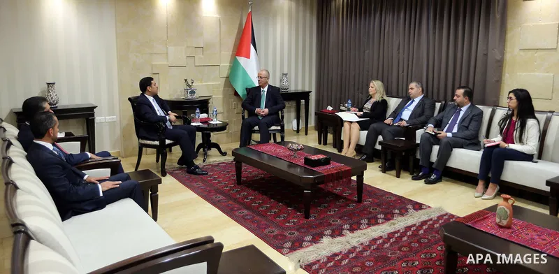 Palestinian Prime Minister, Rami Hamdallah, meets with the new Jordanian ambassador to Palestine, Mohammed Abu Wandi, in the West bank city of Ramallah, on October 28, 2018. Photo by Prime Minister Office
