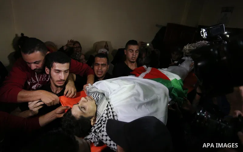 Mourners carry the body of Palestinian Mohammed abu Abada, 27, who was shot dead by Israeli forces during a demonstration against the Israeli blockade on Gaza Strip, along the Gaza sea barrier on the maritime border with...