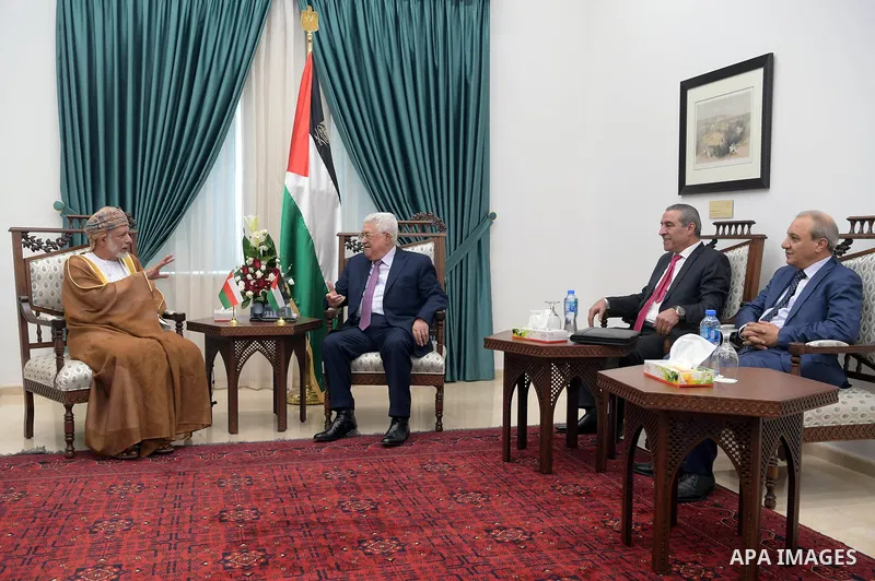 Palestinian President Mahmoud Abbas meets with Omani Foreign Minister Yusuf bin Alawi bin Abdullah, in the West Bank city of Ramallah on October 31, 2018. Photo by Thaer Ganaim
