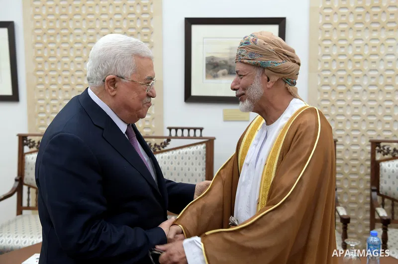 Palestinian President Mahmoud Abbas meets with Omani Foreign Minister Yusuf bin Alawi bin Abdullah, in the West Bank city of Ramallah on October 31, 2018. Photo by Thaer Ganaim