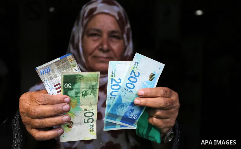 Palestinian employees of Gaza strip wait to receive their salaries at a Post Office, in Gaza city, on November 7, 2018. Palestinian Finance Ministry in Gaza Strip announced that the Ministry will pay officials 60 percent...