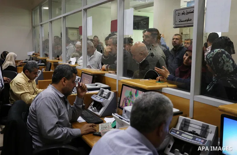 Palestinian employees of Gaza strip wait to receive their salaries at a Post Office, in Gaza city, on November 7, 2018. Palestinian Finance Ministry in Gaza Strip announced that the Ministry will pay officials 60 percent...