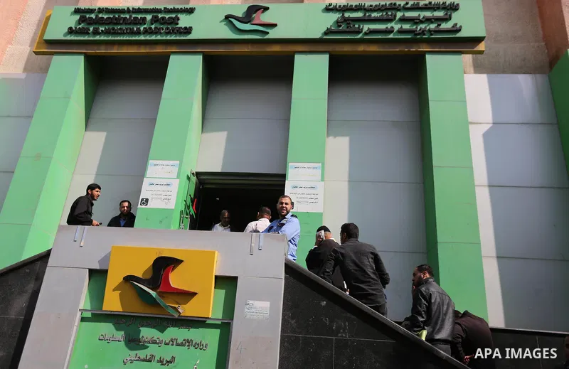 Palestinian employees of Gaza strip wait to receive their salaries at a Post Office, in Gaza city, on November 7, 2018. Palestinian Finance Ministry in Gaza Strip announced that the Ministry will pay officials 60 percent...