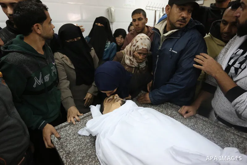 Relatives of Palestinian Rami Qahman, 28, who was shot dead by Israeli forces at the Israel-Gaza border, mourn over his body during his funeral at the morgue of the European Hospital in Khan Yunis in the southern Gaza St...