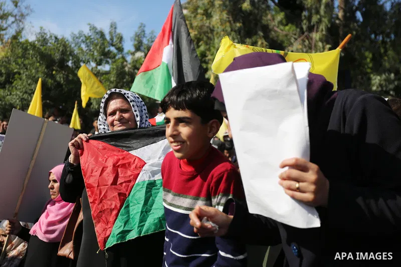 Palestinian Fatah supporters take part in a rally to mark the 14th anniversary of the death of late Palestinian leader Yasser Arafat in Gaza City on November 20, 2018. Photo by Ashraf Amra