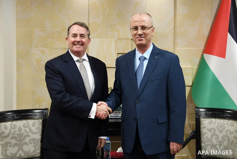 Palestinian Prime Minister Rami Hamdallah meets with Britain's International Trade Secretary Liam Fox, in the West Bank city of Ramallah on November 27, 2018. Photo by Prime Minister Office