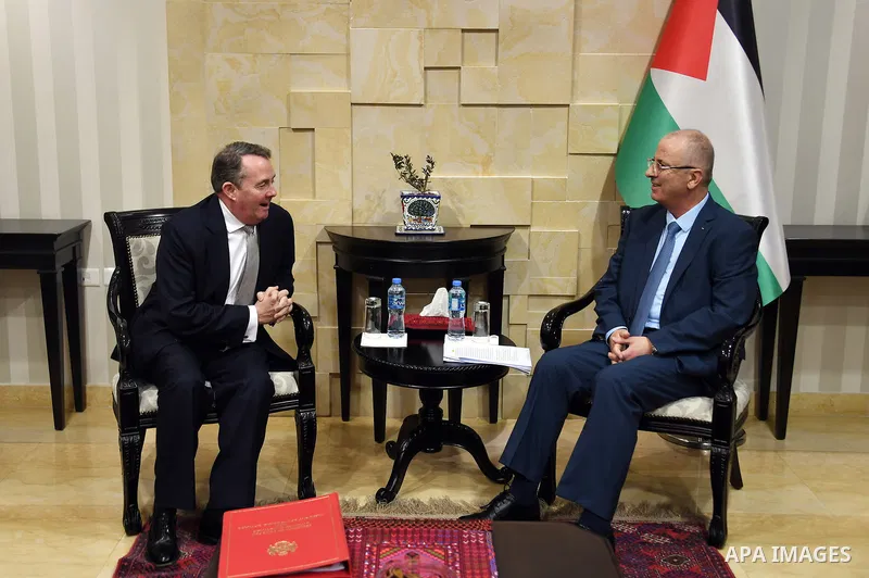 Palestinian Prime Minister Rami Hamdallah meets with Britain's International Trade Secretary Liam Fox, in the West Bank city of Ramallah on November 27, 2018. Photo by Prime Minister Office