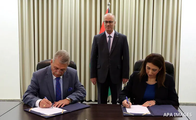 Palestinian Prime Minister Rami Hamdallah meets with Secretary General of the Union of Arab Statisticians, Ghazi Raho, in the West Bank city of Ramallah on November 28, 2018. Photo by Prime Minister Office