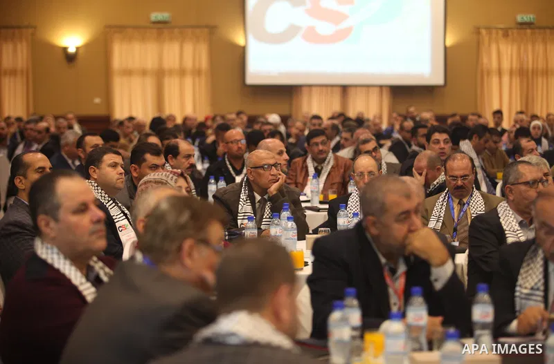 Palestinians attend the 6th Conference of Surgery in Palestine, in Gaza city, on November 29, 2018. Photo by Mahmoud Ajjour