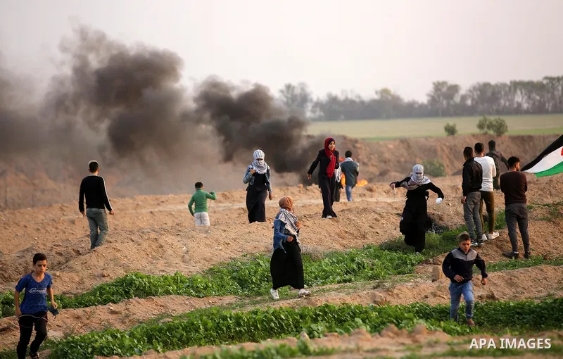Palestinian protesters gather during clashes with Israeli troops in tents protest where Palestinians demand the right to return to their homeland at the Israel-Gaza border, in east of Gaza City on November 30, 2018. Phot...