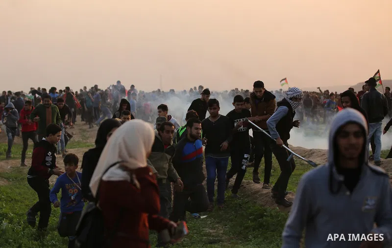 Palestinian protesters gather during clashes with Israeli troops in tents protest where Palestinians demand the right to return to their homeland at the Israel-Gaza border, in east of Gaza City on November 30, 2018. Phot...