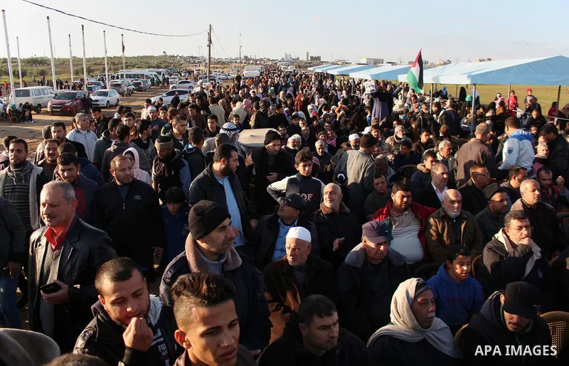 Palestinian protesters gather during clashes with Israeli troops in tents protest where Palestinians demand the right to return to their homeland at the Israel-Gaza border, in east of Gaza City on December 21, 2018. Phot...