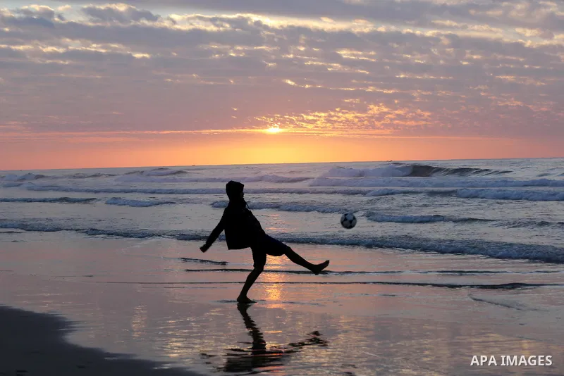 Palestinians enjoy their time on the beach during sunset in the last day of 2018, a few hours prior to the new year's celebrations, in Gaza city on December 31, 2018. Photo by Ashraf Amra