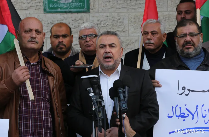Senior Hamas leader Ismail Radwan, speaks during a protest to show solidarity with Palestinian prisoner, in front of Red cross office, in Gaza city on January 3, 2019. Photo by Ashraf Amra