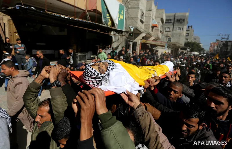 Mourners carry the body of Palestinian Samir al-Nabaheen 47, who was died of his wounds which he sustained by Israeli forces during clashes in tents protest where Palestinians demand the right to return to their homeland...