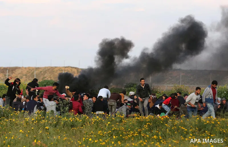 Palestinian protesters clash with Israeli troops following the tents protest where Palestinians demand the right to return to their homeland, at the Israel-Gaza border, in Khan Younis in the southern Gaza Strip, February...
