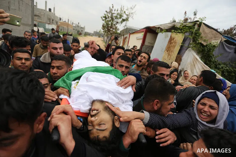 Mourners carry the body of Palestinian Habib Al Masry, 24, who was shot dead by Israeli forces during clashes with Israeli troops in tents protest where Palestinians demand the right to return to their homeland at the Is...