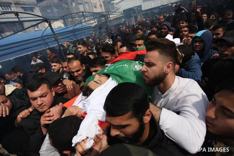 Mourners carry the body of Palestinian Tamer Abu El Kheir, 17, who was shot dead by Israeli forces at the Israel-Gaza border, during his funeral in Gaza City, on March 31, 2019. Photo by Mahmoud Ajjour
