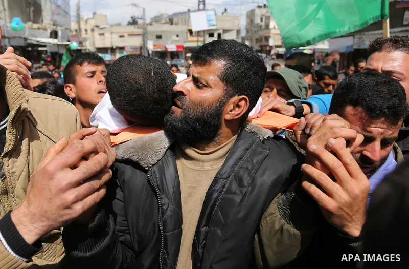 Mourners carry the body of Palestinian Bilal al-Najjar, 17, who was shot dead by Israeli forces at the Israel-Gaza border, during his funeral in Khan Younis in the southern of Gaza strip, on March 31, 2019. Photo by Ashr...
