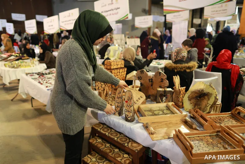 Palestinians attend a heritage exhibition displaying women's works, in Gaza city on April 01, 2019. Photo by Mahmoud Nasser