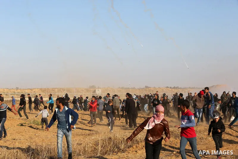 Palestinian protesters clash with Israeli troops following the tents protest where Palestinians demand the right to return to their homeland at the Israel-Gaza border, in the southern Gaza Strip, April 19, 2019. The Pale...