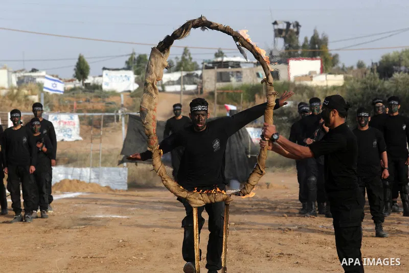 Palestinian militants of al-Mujahideen Brigades, show their military skills during a graduation ceremony, in Gaza city on April 24, 2019. Photo by Ashraf Amra