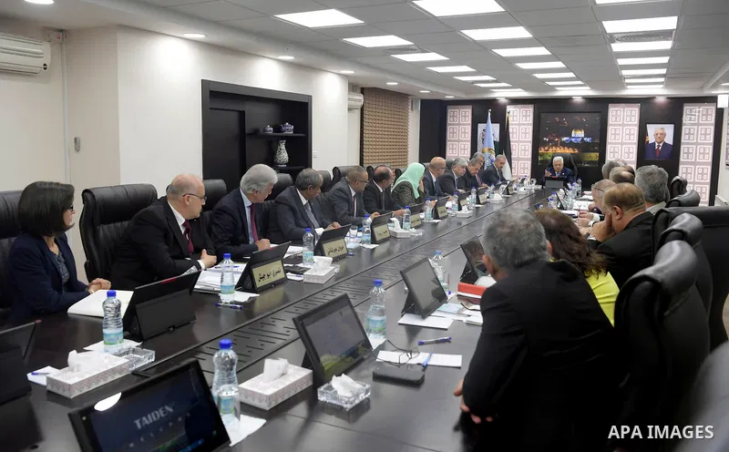 Palestinian President Mahmoud Abbas chairs the meeting of the Palestinian government, in the West Bank city of Ramallah on April 29, 2019. Photo by Mohammed Al Ateeq