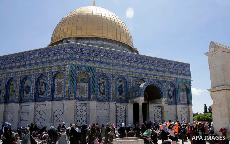 Palestinian Muslim worshippers pray in the al-Aqsa Mosque compound on the first Friday prayers of the holy fasting month of Ramadan in Jerusalem on May 10, 2019. Photo by Afif Aira/WAFA