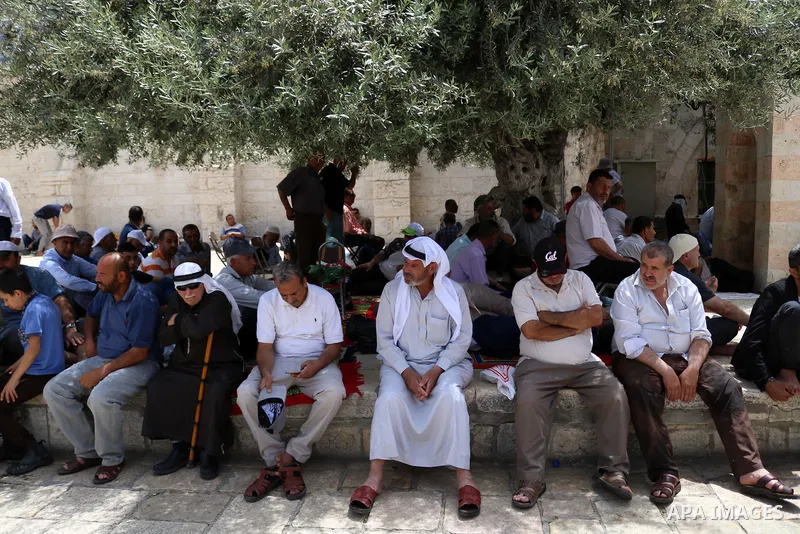Palestinian Muslim worshipers attend Friday prayers durig the holy fasting month of Ramadan at al-Aqsa mosque compund, in Jerusalem's Old city, May 24, 2019. Photo by Abdalrahman Alami
