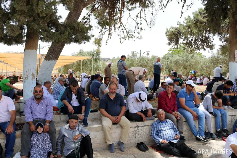 Palestinian Muslim worshipers attend Friday prayers durig the holy fasting month of Ramadan at al-Aqsa mosque compund, in Jerusalem's Old city, May 24, 2019. Photo by Abdalrahman Alami