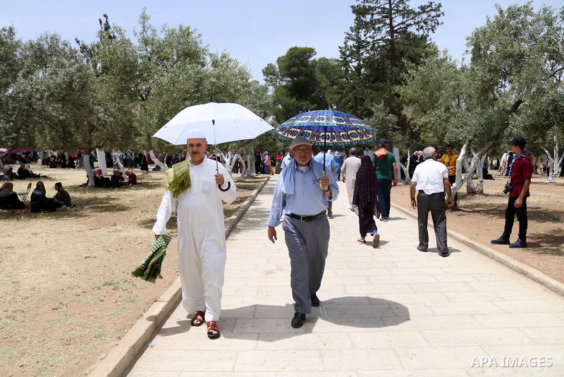 Palestinian Muslim worshipers attend Friday prayers durig the holy fasting month of Ramadan at al-Aqsa mosque compund, in Jerusalem's Old city, May 24, 2019. Photo by Abdalrahman Alami