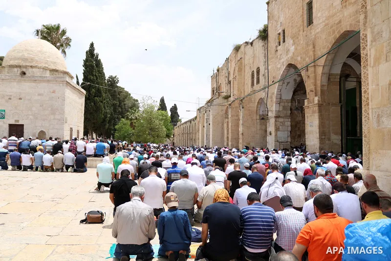 Palestinian Muslim worshipers attend Friday prayers durig the holy fasting month of Ramadan at al-Aqsa mosque compund, in Jerusalem's Old city, May 24, 2019. Photo by Abdalrahman Alami