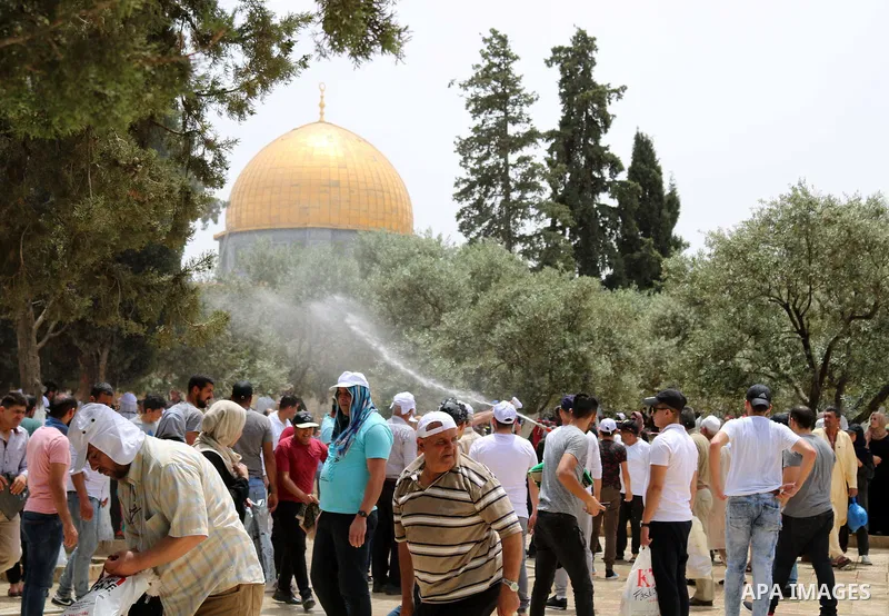 Palestinian Muslim worshipers attend Friday prayers durig the holy fasting month of Ramadan at al-Aqsa mosque compund, in Jerusalem's Old city, May 24, 2019. Photo by Abdalrahman Alami
