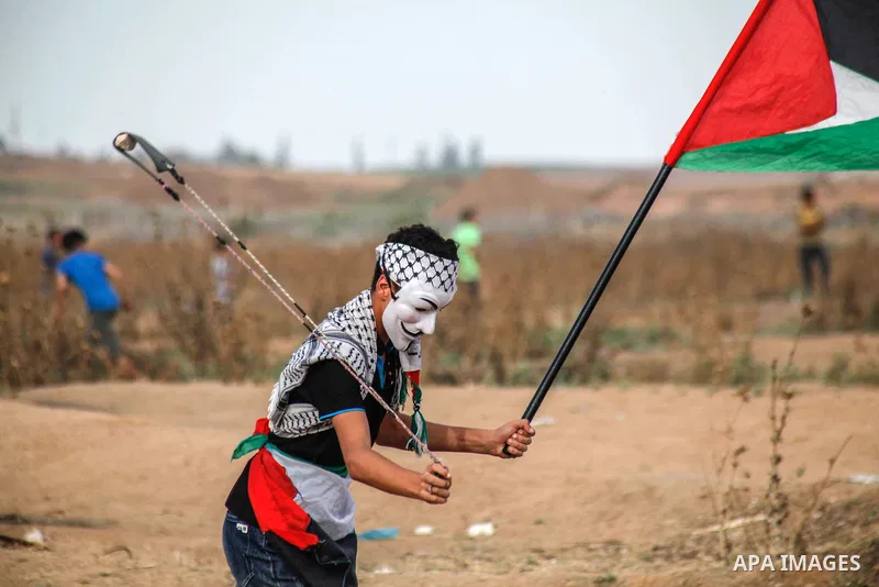 Palestinian protesters clash with Israeli troops following the tents protest where Palestinians demand the right to return to their homeland at the Israel-Gaza border, in Janalia in the northern Gaza Strip, May 31, 2019....