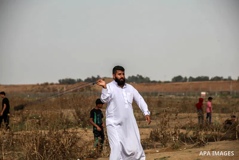 Palestinian protesters clash with Israeli troops following the tents protest where Palestinians demand the right to return to their homeland at the Israel-Gaza border, in Janalia in the northern Gaza Strip, May 31, 2019....