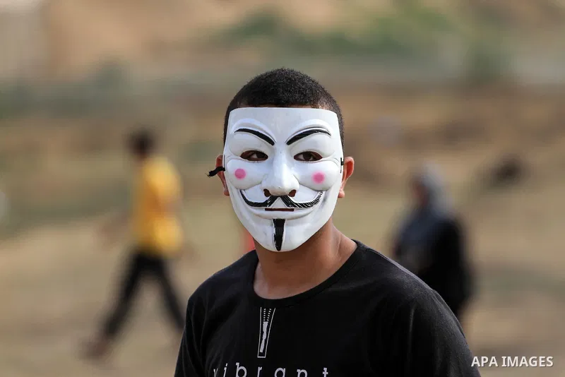 Palestinian protesters clash with Israeli troops following the tents protest where Palestinians demand the right to return to their homeland at the Israel-Gaza border, in the central Gaza Strip, May 31, 2019. Photo by Ma...