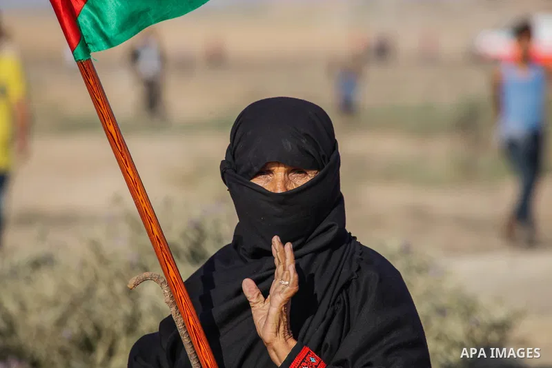 Palestinian protesters clash with Israeli troops following the tents protest where Palestinians demand the right to return to their homeland at the Israel-Gaza border, in Jabalia in the northen Gaza Strip, August 30, 201...