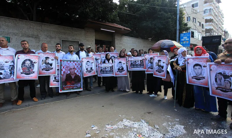 Palestinians take part in a protest in solidarity with prisoners in Israeli jails, in front of the Red cross office, in Gaza city on on September 30, 2019. Photo by Mahmoud Ajjour