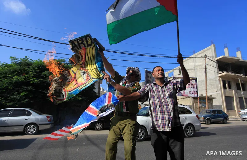 Palestinians burn an Israeli, British and U.S. flags during a protest to show solidarity with Palestinian prisoners held in Israeli jails, in front of Red cross office in Gaza city on September 30, 2019. Photo by Mahmoud...