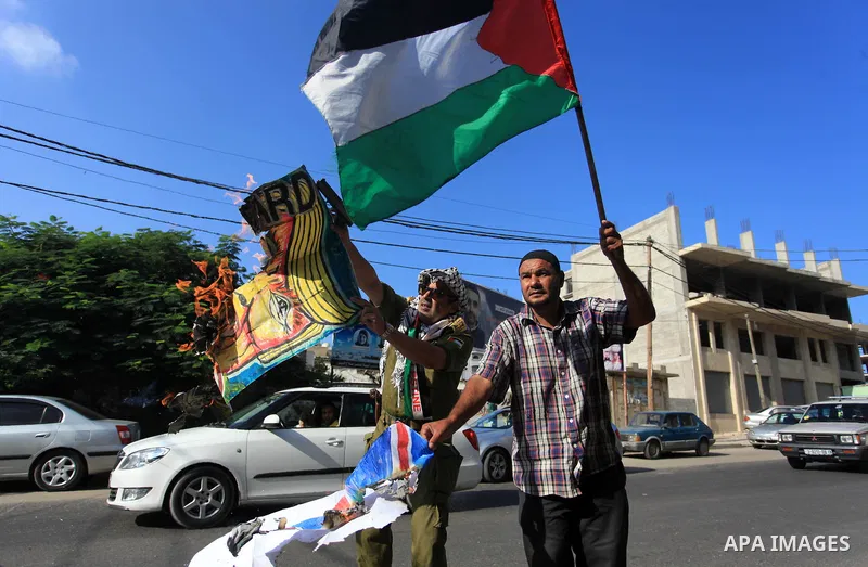 Palestinians burn an Israeli, British and U.S. flags during a protest to show solidarity with Palestinian prisoners held in Israeli jails, in front of Red cross office in Gaza city on September 30, 2019. Photo by Mahmoud...