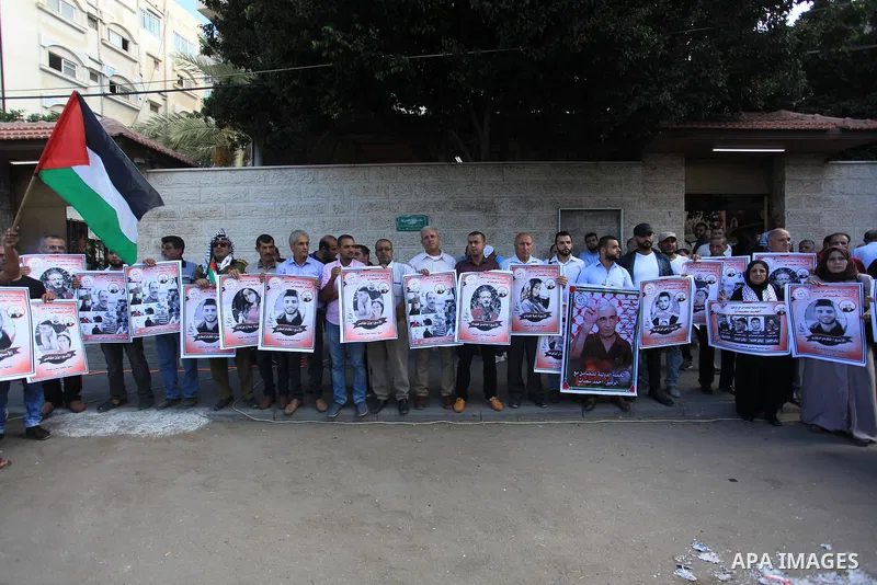 Palestinians take part in a protest in solidarity with prisoners in Israeli jails, in front of the Red cross office, in Gaza city on on September 30, 2019. Photo by Mahmoud Ajjour