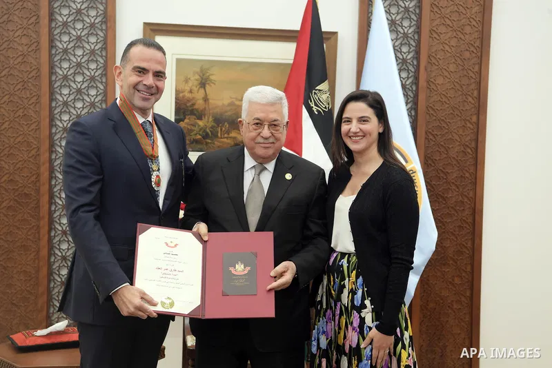 Palestinian President Mahmoud Abbas honors businessman Tarek El Akkad in the West Bank city of Ramallah on September 30, 2019. Photo by Thaer Ganaim