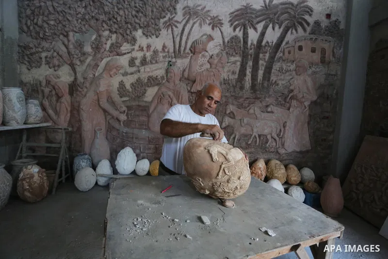Palestinian artist bassam Alhajjar sculpture on pottery at a workshop in Gaza City on October 3, 2019. Photo by Ashraf Amra
