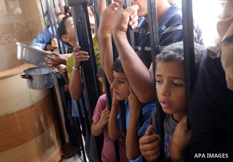 Palestinians wait receive free food"Tekkia", in Gaza city, on October 17, 2019. Photo by Ashraf Amra