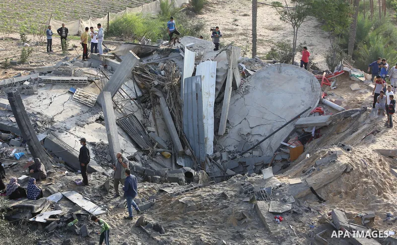 Palestinians inspect the damaged house destroyed in an Israeli air strike in Khan Yunis in the southern Gaza Strip November 13, 2019. Photo by Abed Deeb