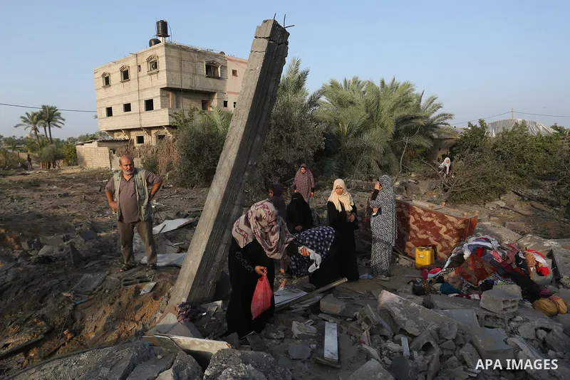 Palestinians inspect the damaged house destroyed in an Israeli air strike in Khan Yunis in the southern Gaza Strip November 13, 2019. Photo by Abed Deeb